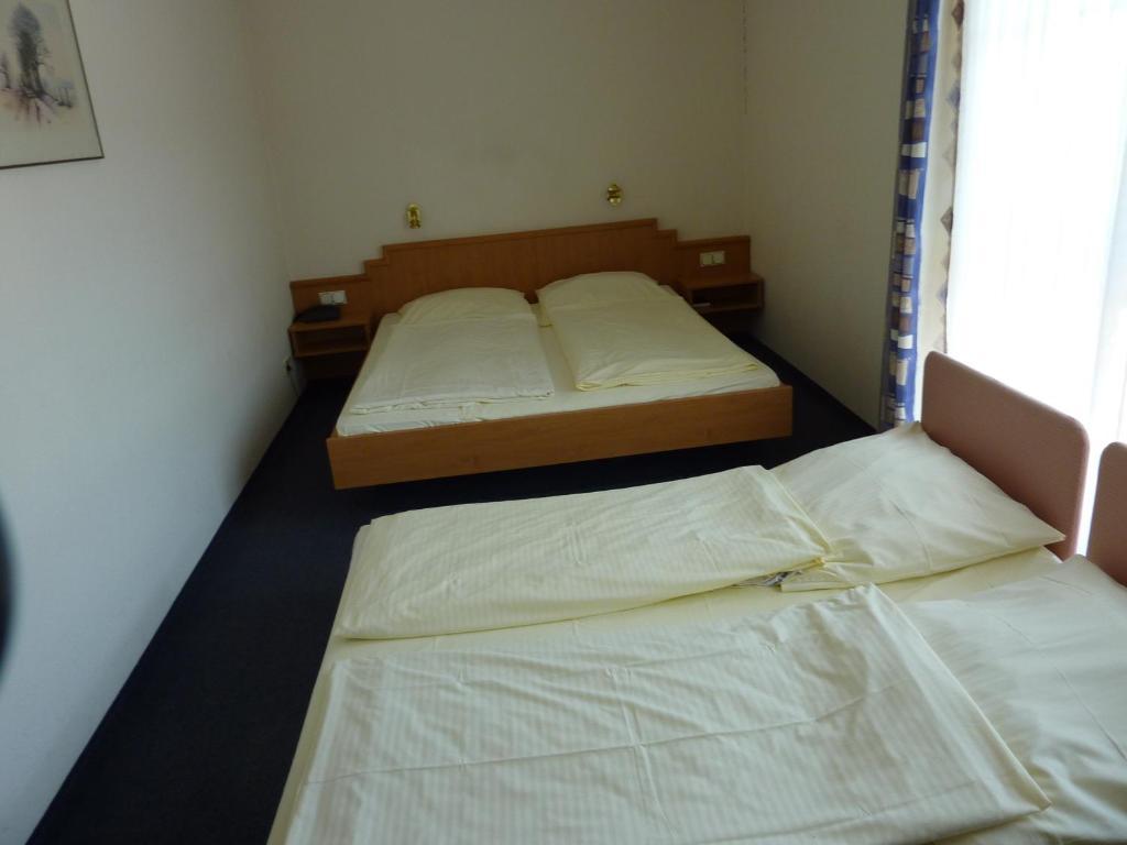Hotel Eydt Kirchheim Kirchheim  Bilik gambar